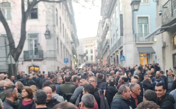 Milhares de polícias exigem nas ruas de Lisboa suplemento de risco idêntico ao da PJ