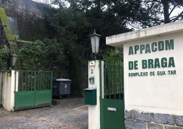 Montepio “recusa libertar” dinheiro para salários de trabalhadores da APPACDM de Braga, acusa sindicato