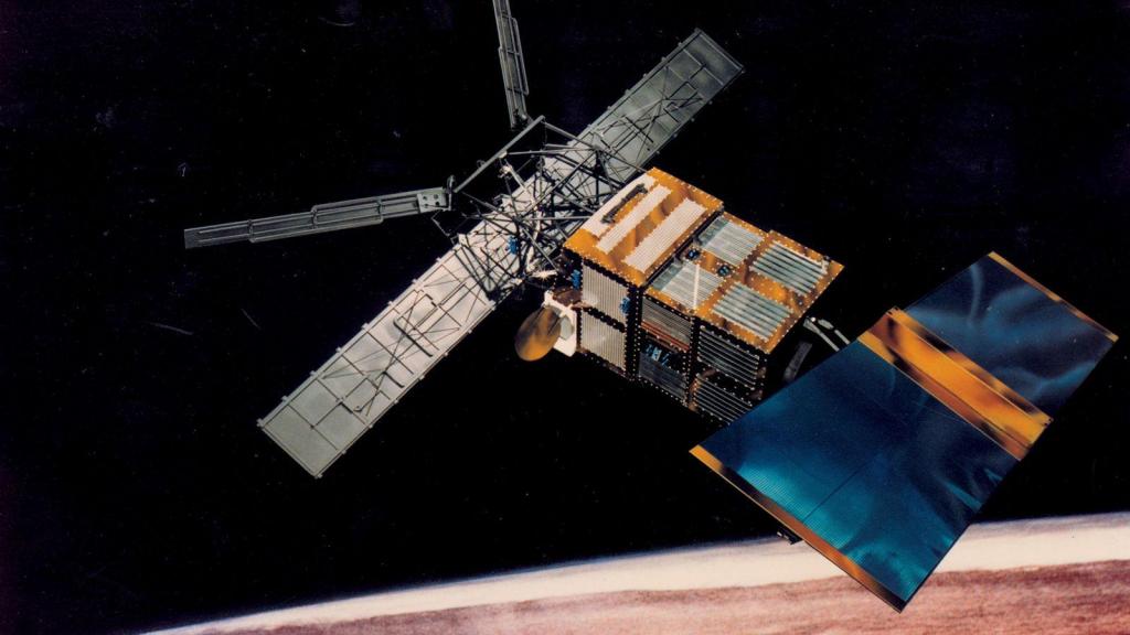 Satélite com mais de duas toneladas pode cair na Terra esta quarta-feira