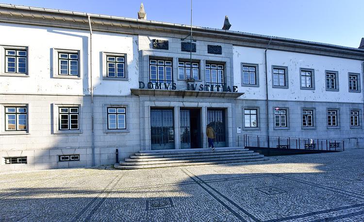 Condenado a sete anos por agressões a jovem junto a discoteca de Fafe