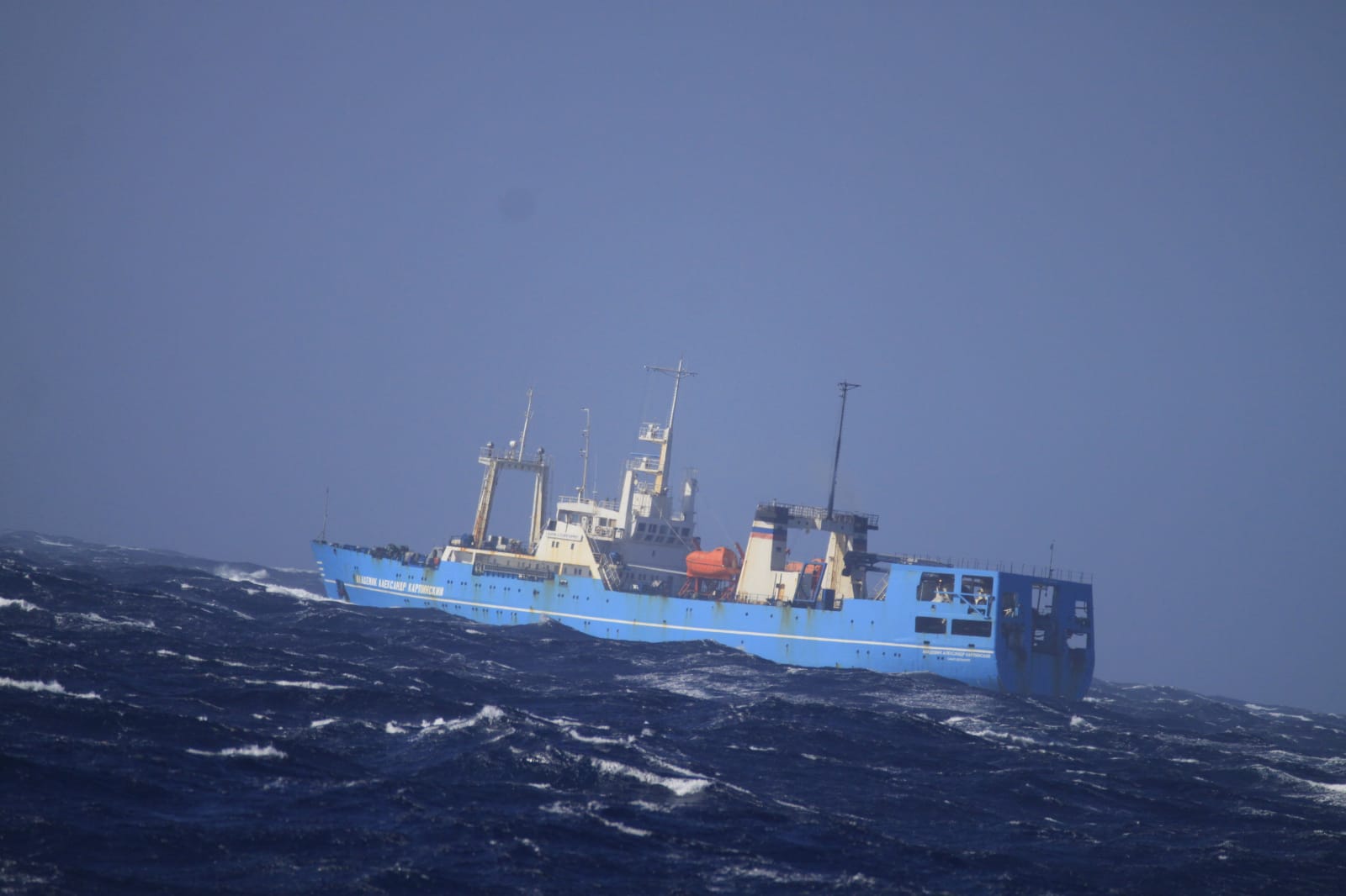 Marinha acompanha passagem de navio russo na costa portuguesa