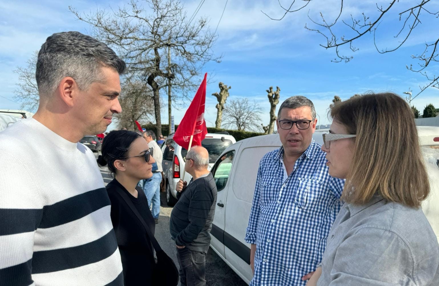 Eleições. Bloquista Bruno Maia junta-se a protesto dos trabalhadores da Amtrol Alfa, em Guimarães