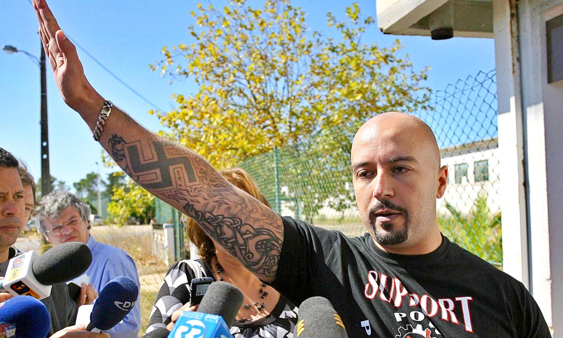 Mário Machado em silêncio no julgamento por apelo à violação de mulheres de esquerda