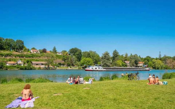 Pequena cidade francesa avança com proibição de smartphones nas zonas públicas