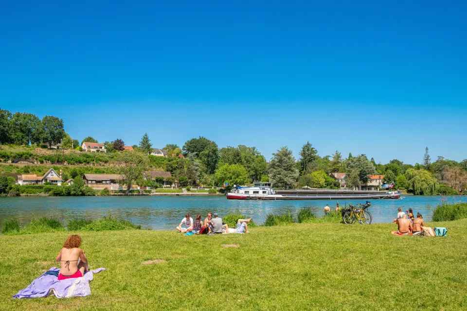 Pequena cidade francesa avança com proibição de smartphones nas zonas públicas