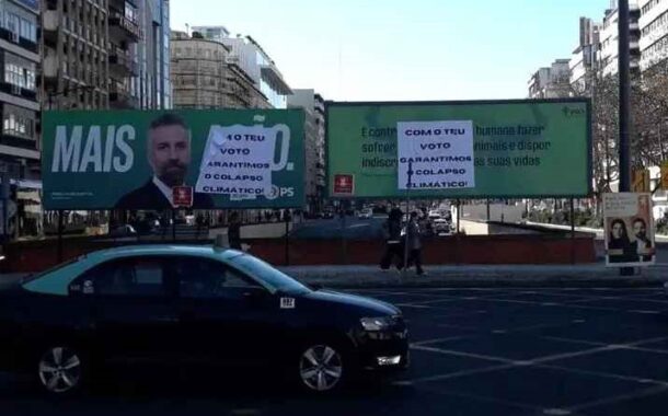 ‘Com o teu voto garantimos o colapso climático’. Climáximo acrescenta frase a cartazes eleitorais em Lisboa