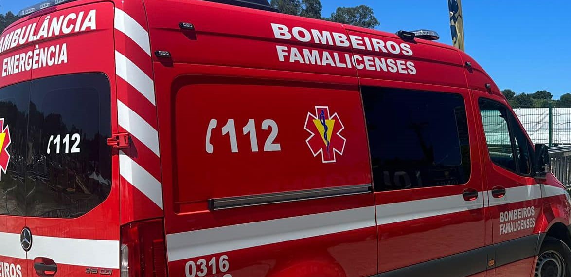 Mulher fica ferida em despiste de carro contra muro em Famalicão