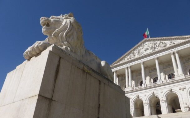 Saiba quanto ganha um deputado na Assembleia da República e os subsídios a que tem direito