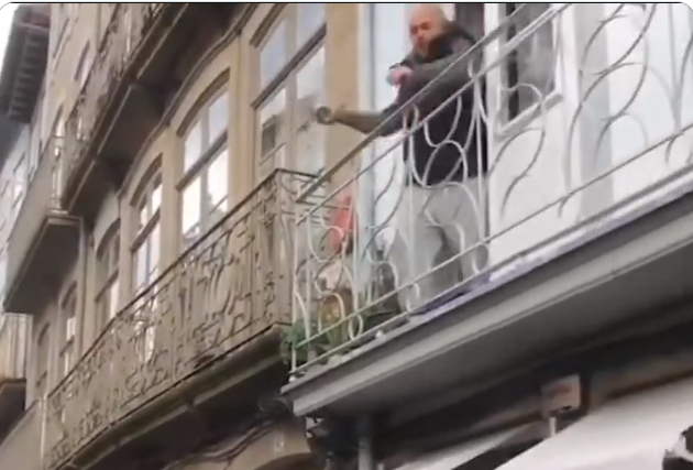 Eleições. Homem atira vaso e insulta comitiva de Pedro Nuno Santos em Guimarães (c/ vídeo)