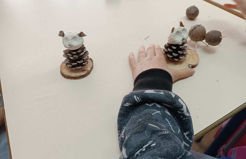 Crianças de Esposende criam brinquedos com resíduos da floresta