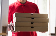 Reino Unido. Estafeta arranca polegar de cliente à dentada em conflito devido a piza