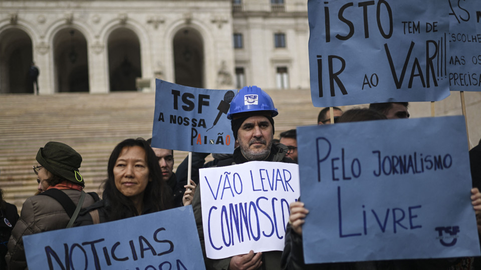 Greve “inédita” dos jornalistas é notícia lá fora. Adesão “enorme” cá dentro