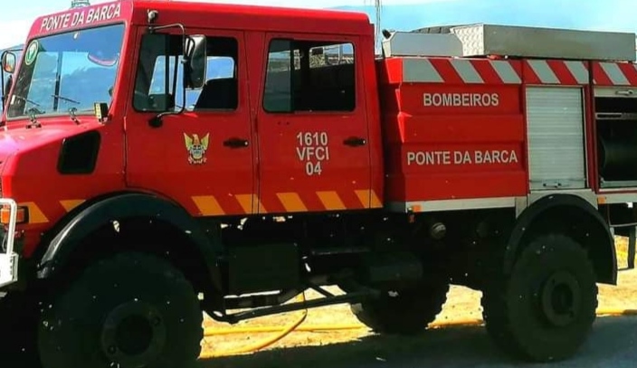 Incêndio consome armazém agrícola e vacaria em Ponte da Barca