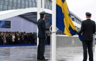 Bandeira da Suécia hasteada em Bruxelas consolida país como 32.º membro da Nato