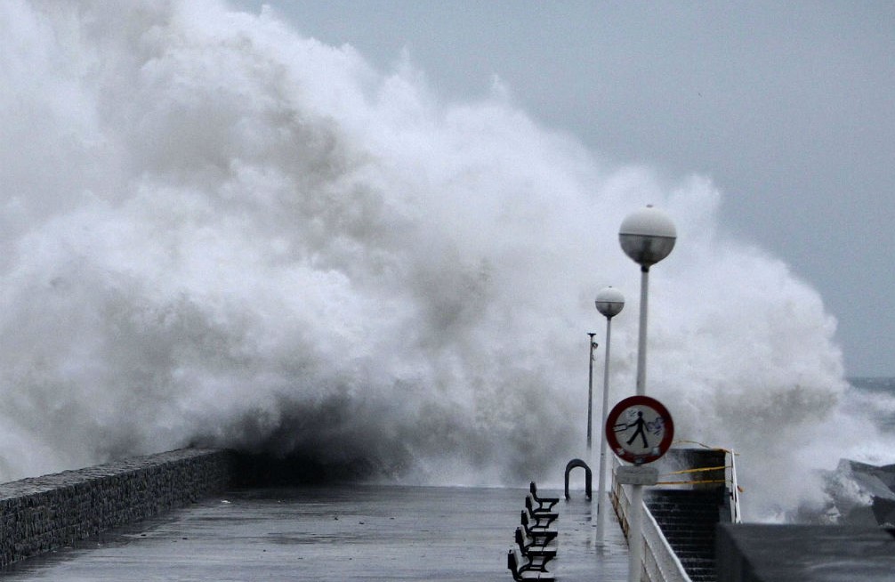 Esposende e Viana do Castelo sob aviso laranja esta terça-feira. Ondas até 12 metros