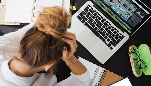 Mais de metade dos empregados dizem que stress no trabalho está a aumentar, revela estudo