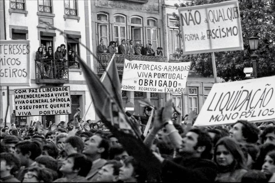 Recriação do comício de 26 de Abril de 74 põe na rua mais de 2.500 pessoas que celebram “momento marcante” de Braga