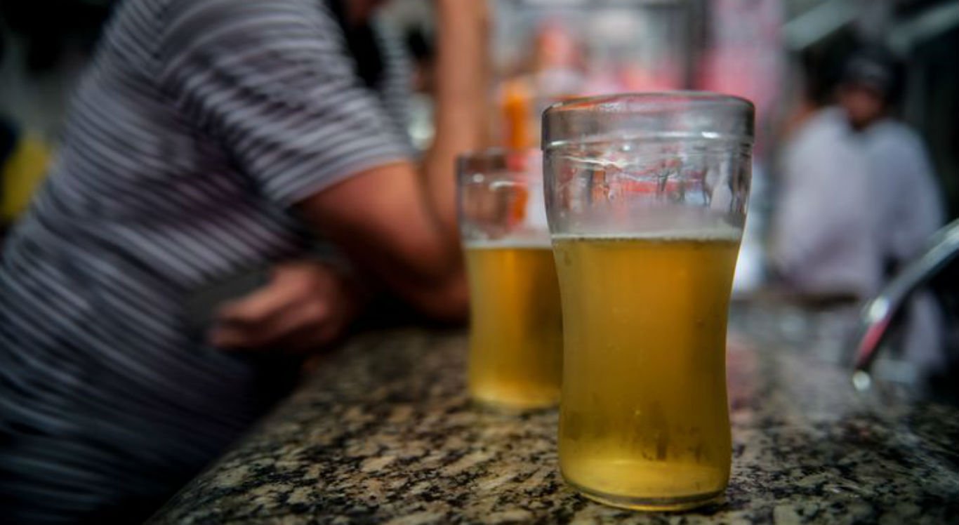 Álcool é a substância mais consumida, mas população está a fumar e a jogar mais