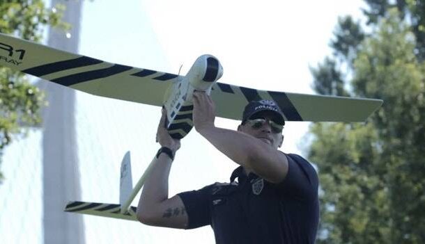Governo aperta as regras da imigração e dá drones às polícias