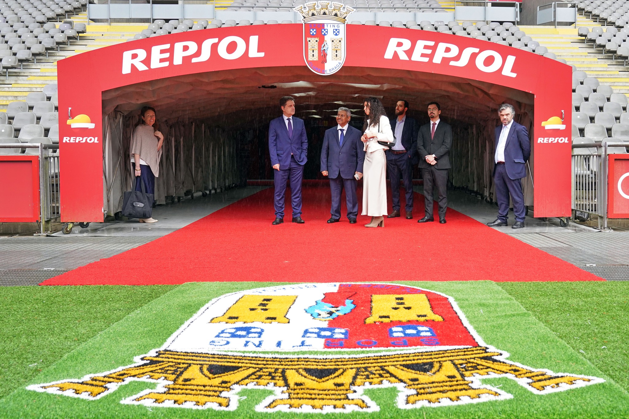 Sheikh de Qatar visita estádio de Braga