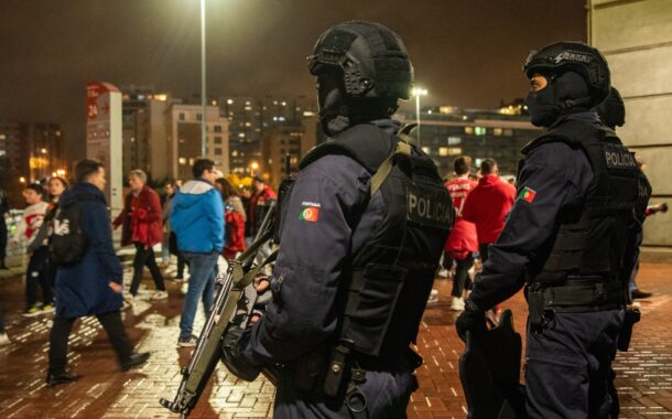 Dois detidos por injúrias e ameaças a agente da PSP antes do jogo Vitória-SC Braga