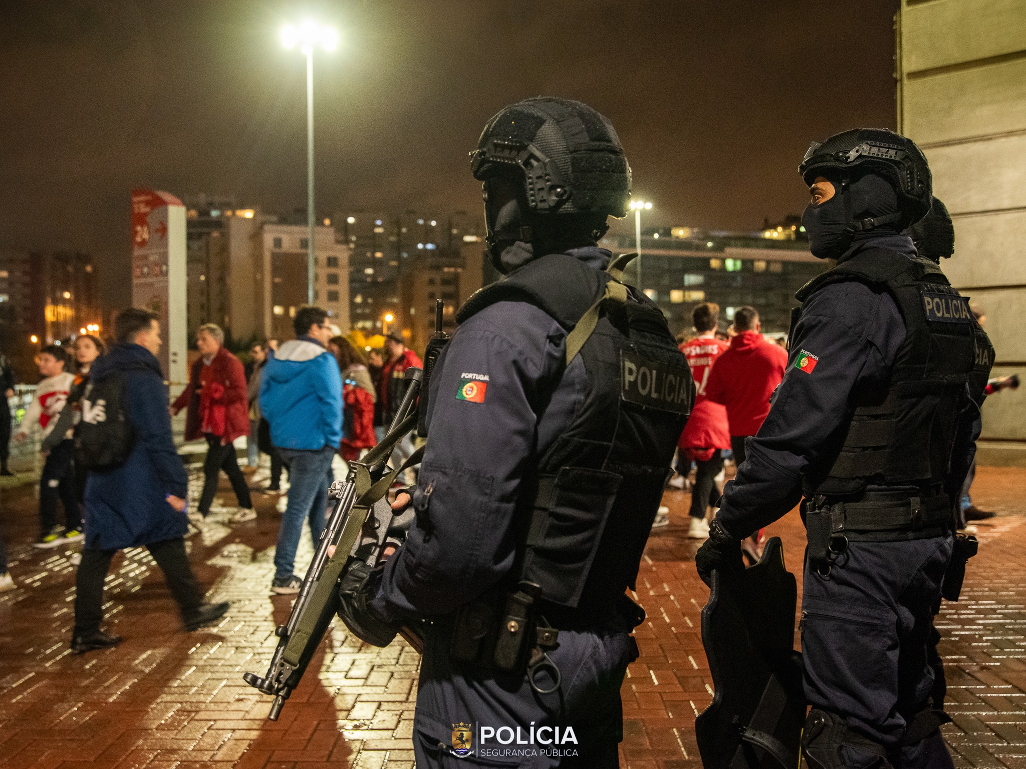 Dois detidos por injúrias e ameaças a agente da PSP antes do jogo Vitória-SC Braga