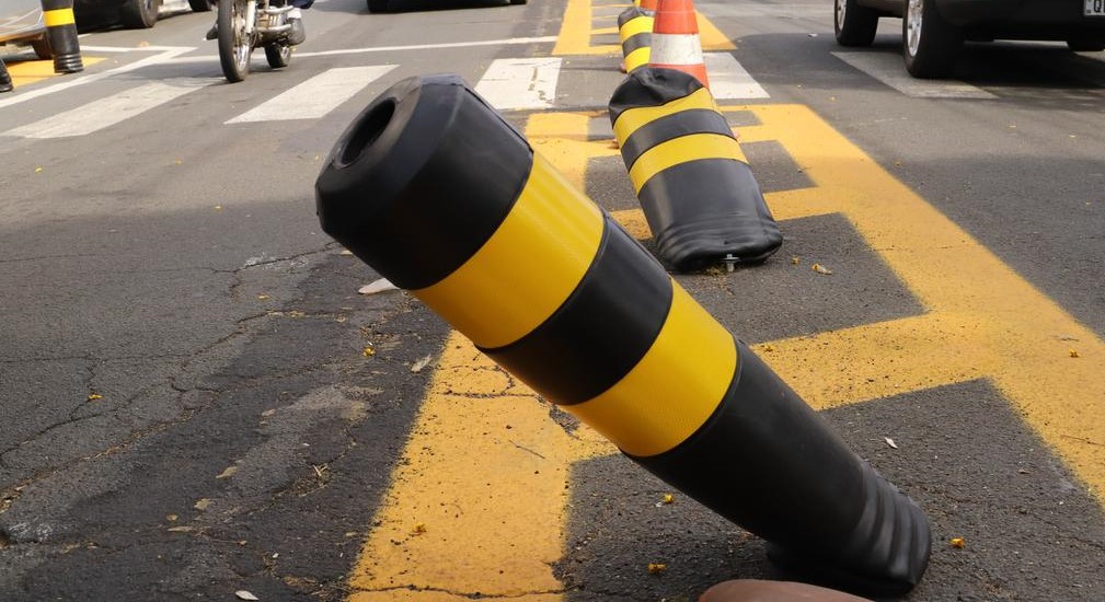 Usam pino para partir vidro e assaltar negócio em plena luz do dia em Lisboa
