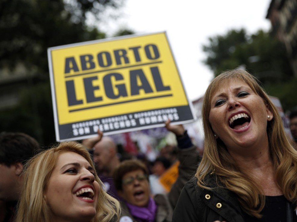 Justiça da Espanha autoriza menores de idade a abortarem sem autorização dos responsáveis