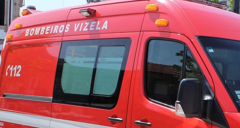 Homem em colisão de motociclo com viatura pesada em Vizela