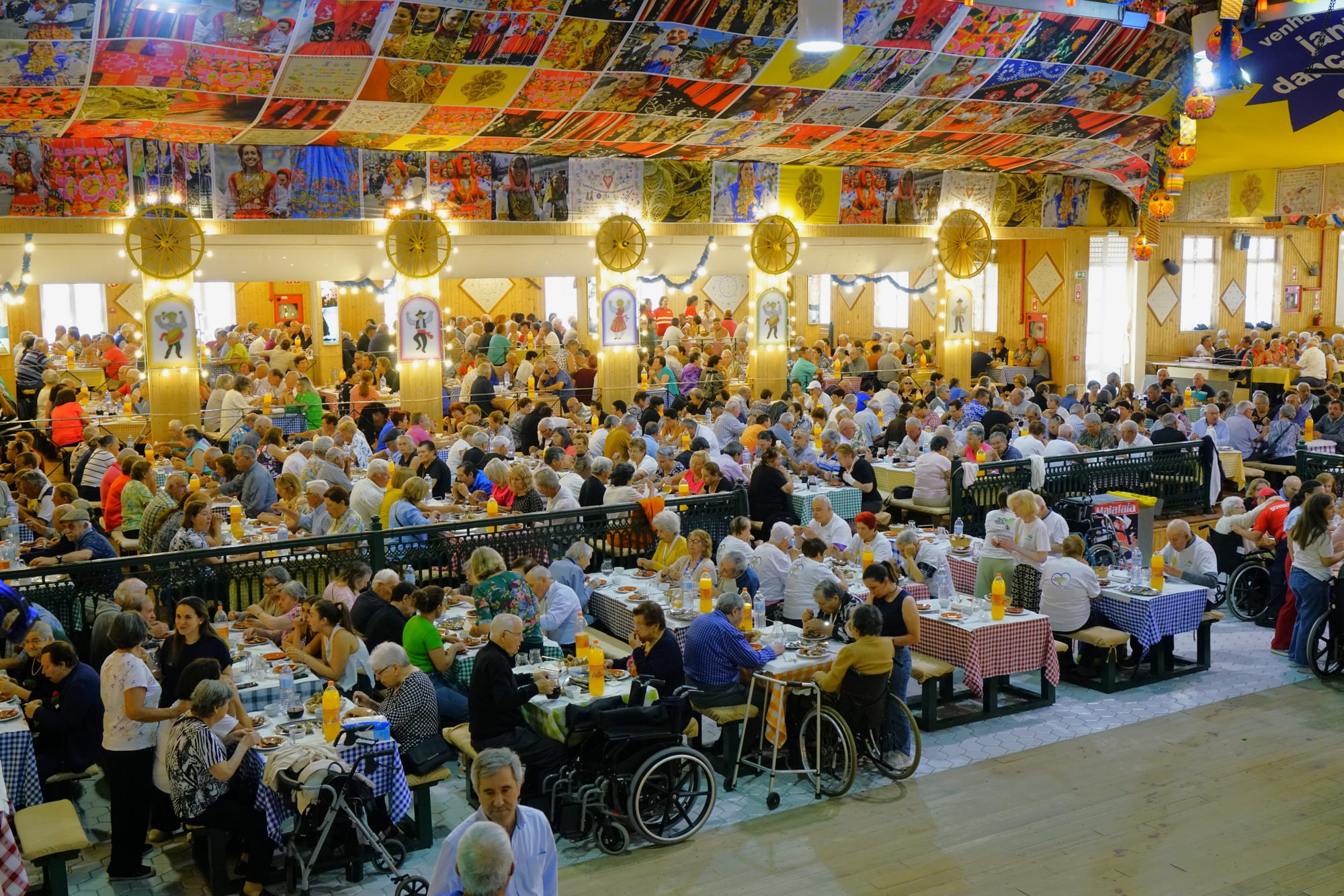 Idosos de Esposende celebram Santos Populares na Malafaia