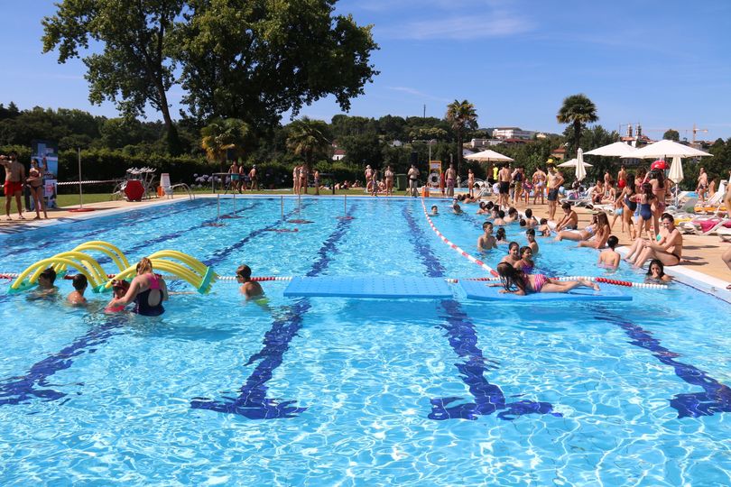 Abertas piscinas exteriores de Barcelos