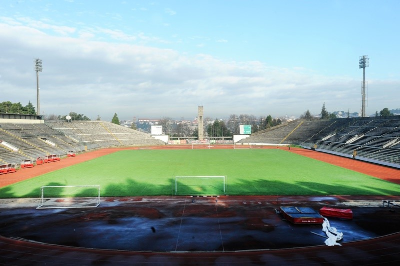 Reabilitar Estádio 1º de Maio custa 15 milhões, mas a Câmara de Braga não tem dinheiro