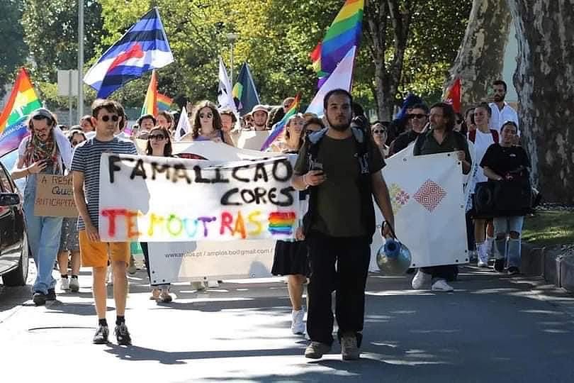 Paços do Concelho de Famalicão iluminado com cores LGBTQIAP + dia 22, após apelo do PAN