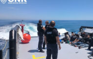 GNR resgata 16 migrantes ao largo de Almería, em Espanha (c/fotos)