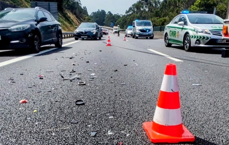 Oito mortos em acidentes nas estradas no fim-de-semana