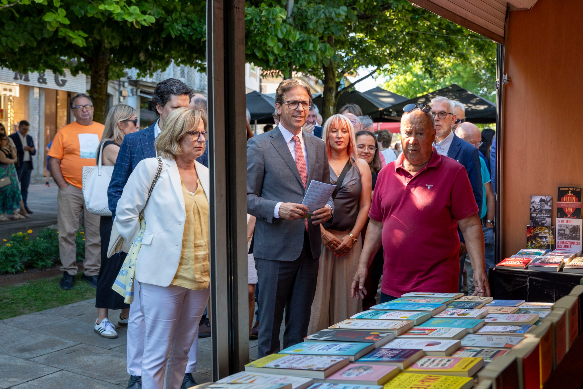Já abriu a Feira do Livro de Barcelos