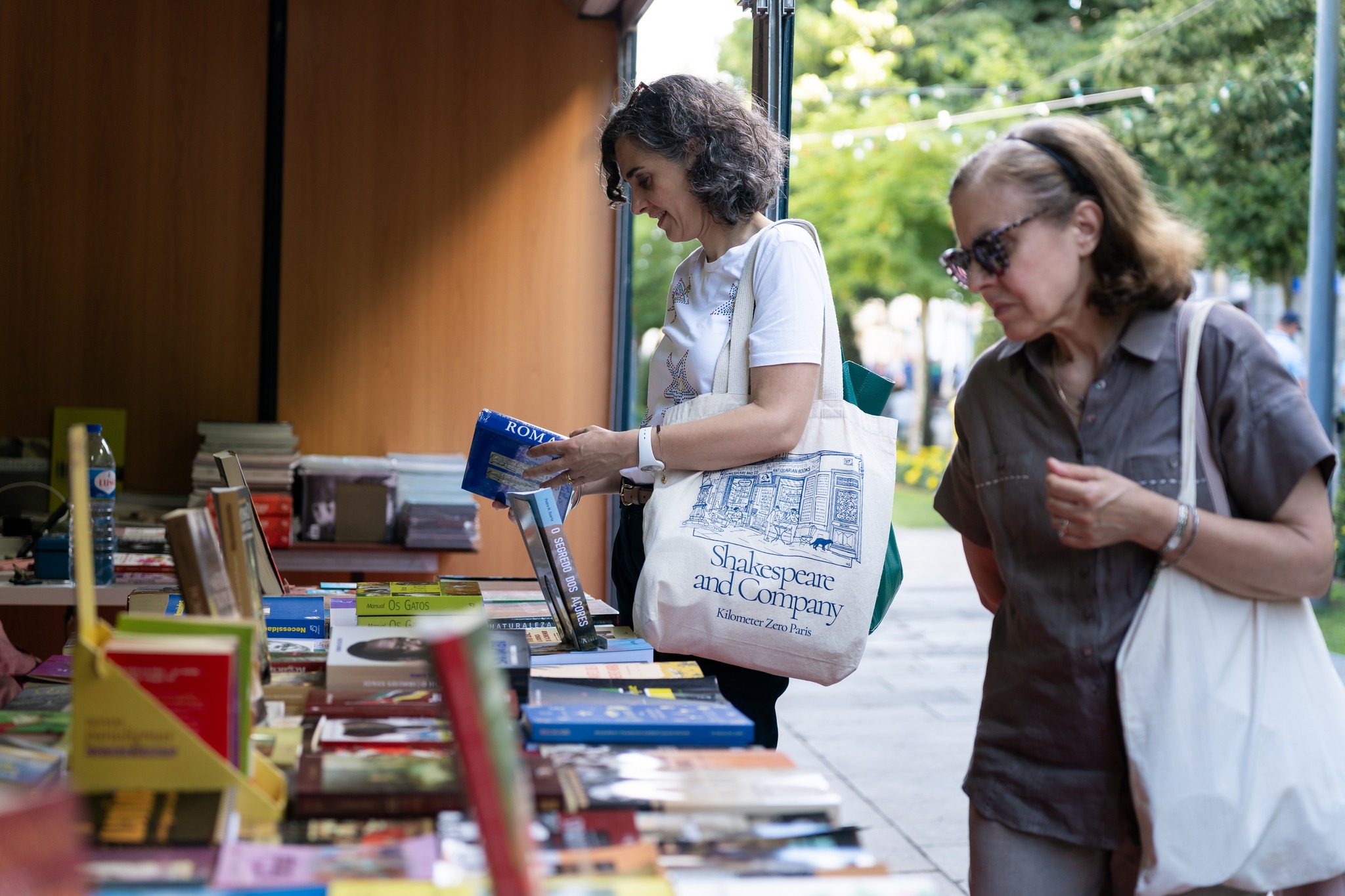 Mais de 1.800 pessoas subscreveram carta contra ataques da extrema-direita a autores