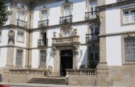 Biblioteca Pública de Braga faz anos com visita nocturna, caça ao poema, ioga e oficinas