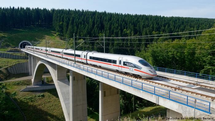 Eixo Atlântico critica ‘acto propagandístico’ e demarca-se de declaração conjunta Norte-Galiza sobre TGV