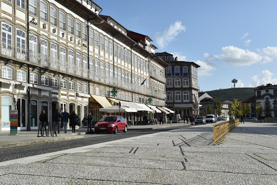 Retirada das esplanadas do Toural durante as festas de Guimarães gera polémica