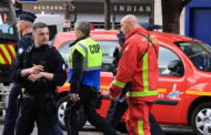 Três pessoas gravemente feridas após colisão de carro contra esplanada em Paris. Condutor em fuga