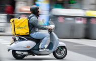Seis motas da Uber e Glovo incendiadas no Porto