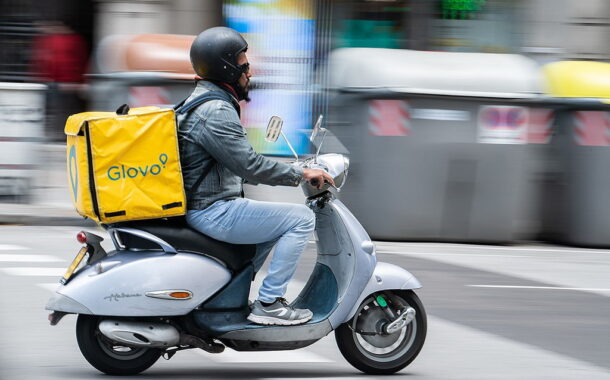 Seis motas da Uber e Glovo incendiadas no Porto