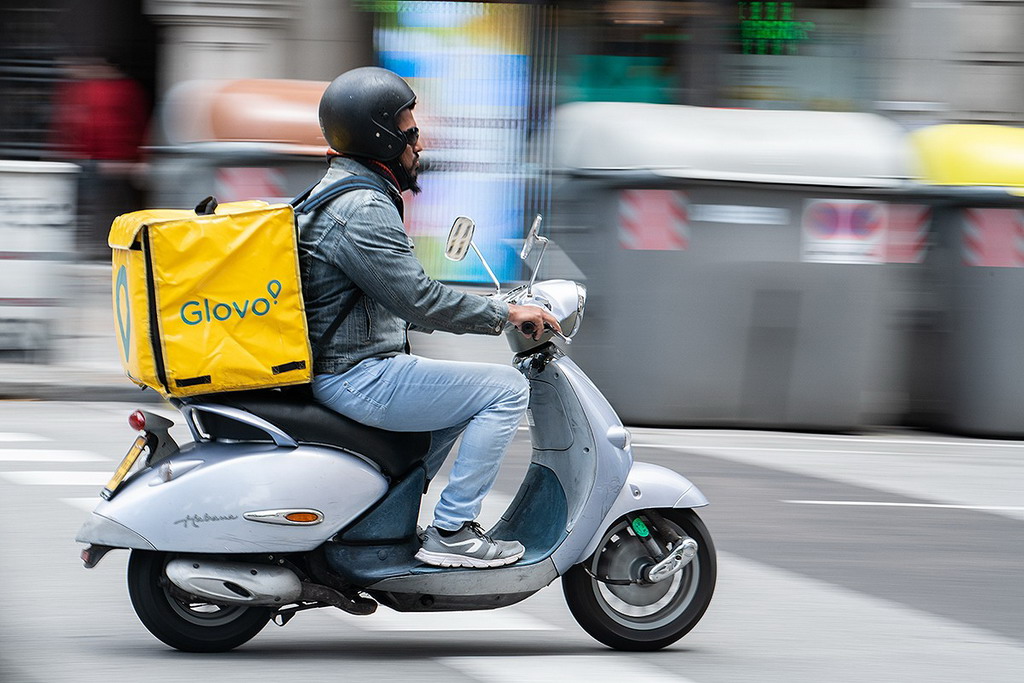 Seis motas da Uber e Glovo incendiadas no Porto