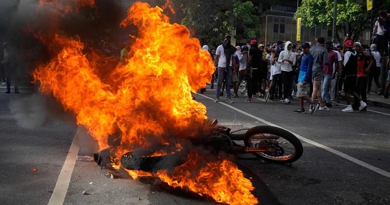 Três mortos e quase 750 detidos nos protestos contra reeleição de Maduro na Venezuela