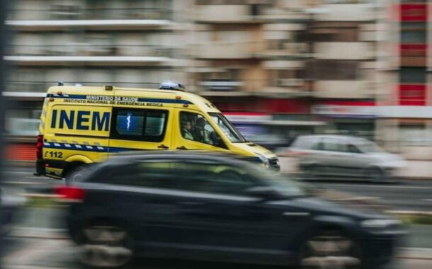 Bebé encontrado em carro em Felgueiras esteve fechado cerca de três horas. Sofreu queimaduras