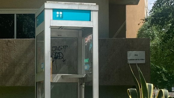 Freguesia em Braga transforma antigas cabines telefónicas em mini bibliotecas