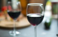 Beber um copo de vinho por dia faz bem à saúde? O que dizem os especialistas de saúde