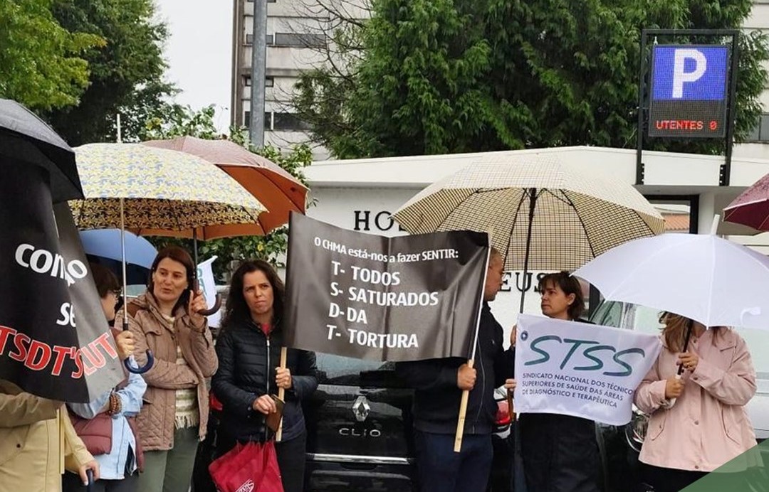 Em protesto junto do Hospital de Famalicão, técnicos da área da saúde prolongam greve até final de Outubro