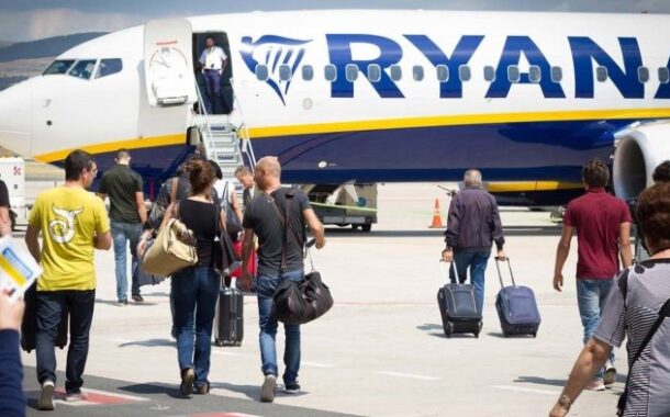 Tribunal de Braga declara ilegal Ryanair cobrar aos passageiros por malas de cabine
